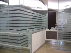 esempio di adesivo grigio satinato