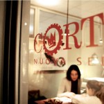 Questo è un esempio di come un ADESIVO PRESPAZIATO può rendere accattivante la tua vetrina