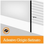 Esempio di come l'ADESIVO GRIGIO SATINATO può essere utilizzato per garantire la privacy all'interno di uffici.
